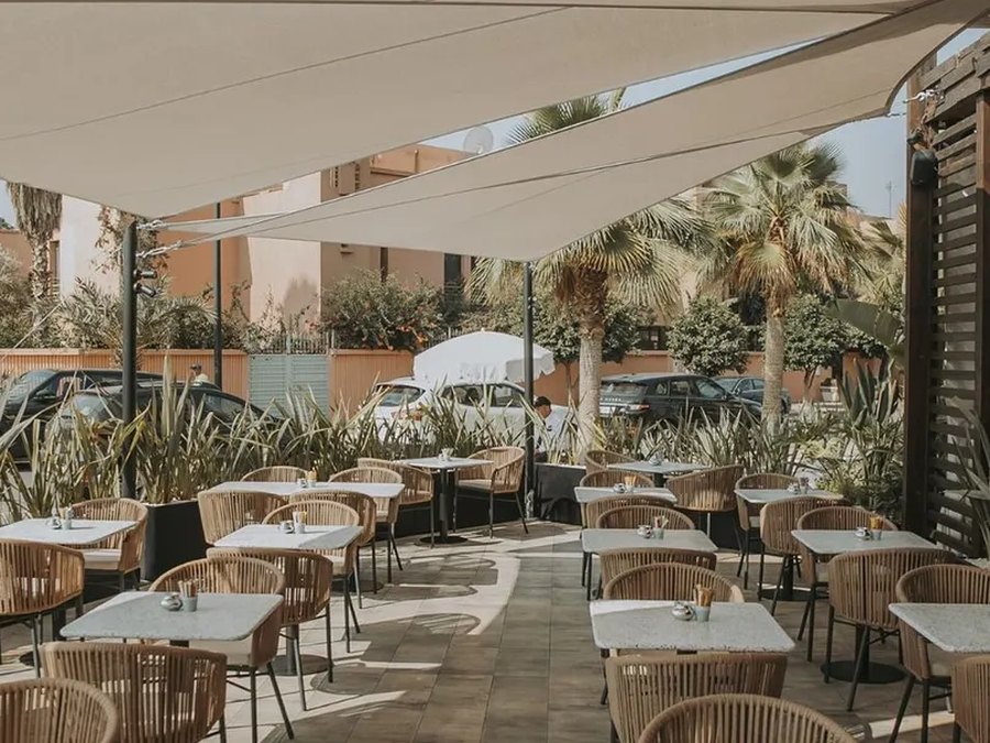 Espace de restauration de Lili & Oli à Marrakech, présenté dans le guide.